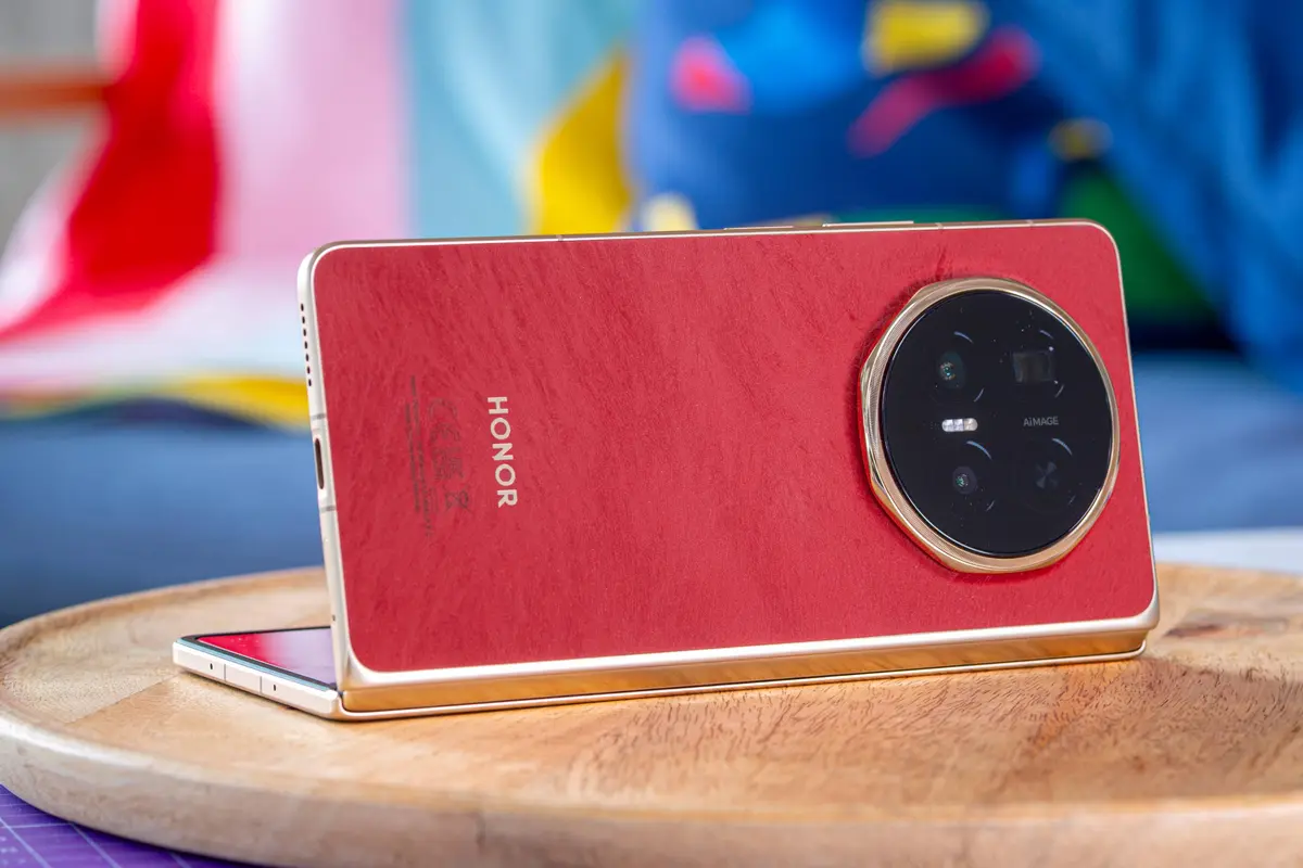 Honor Magic V6 Red First Look Exclusive Photos