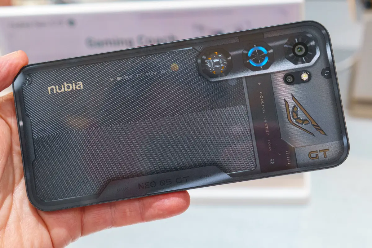 nubia Neo 5 GT Hands-On: Gaming-Smartphone mit Lüfter und RGB für 400 €