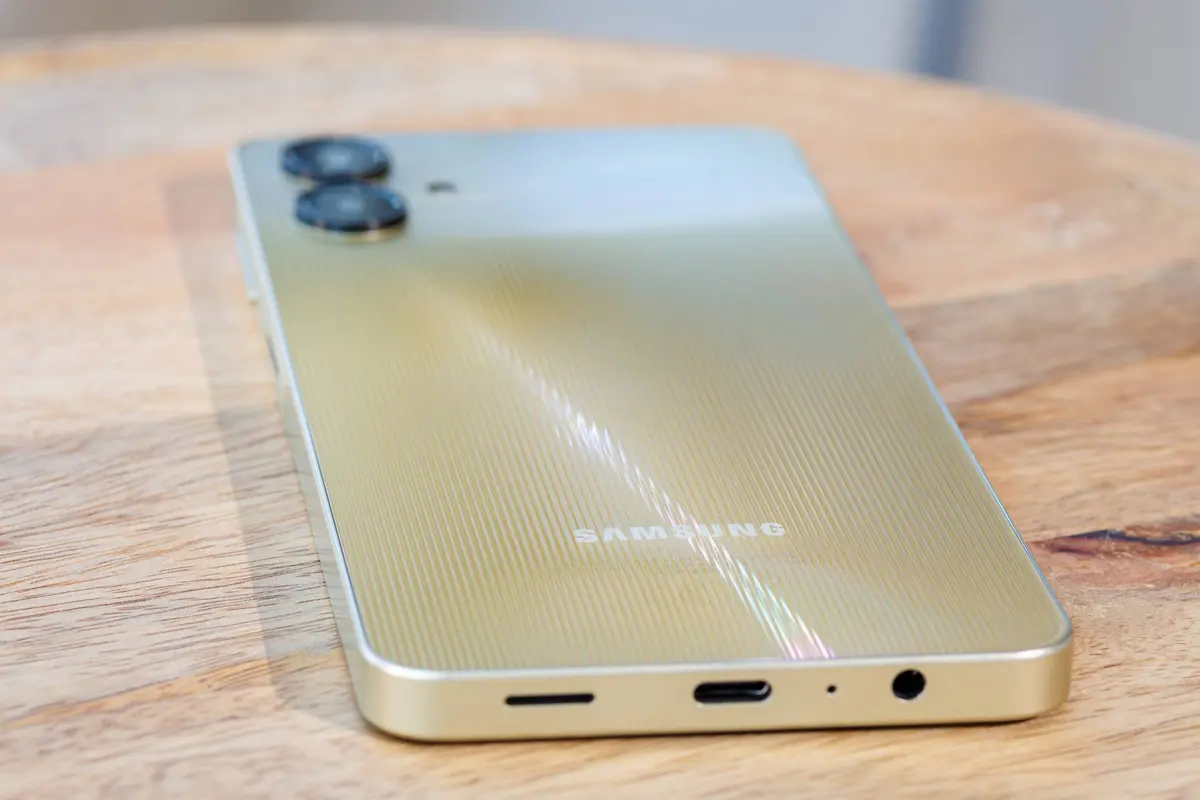 Samsung Galaxy A06 führt LATAM-Smartphone-Verkäufe 2025 an